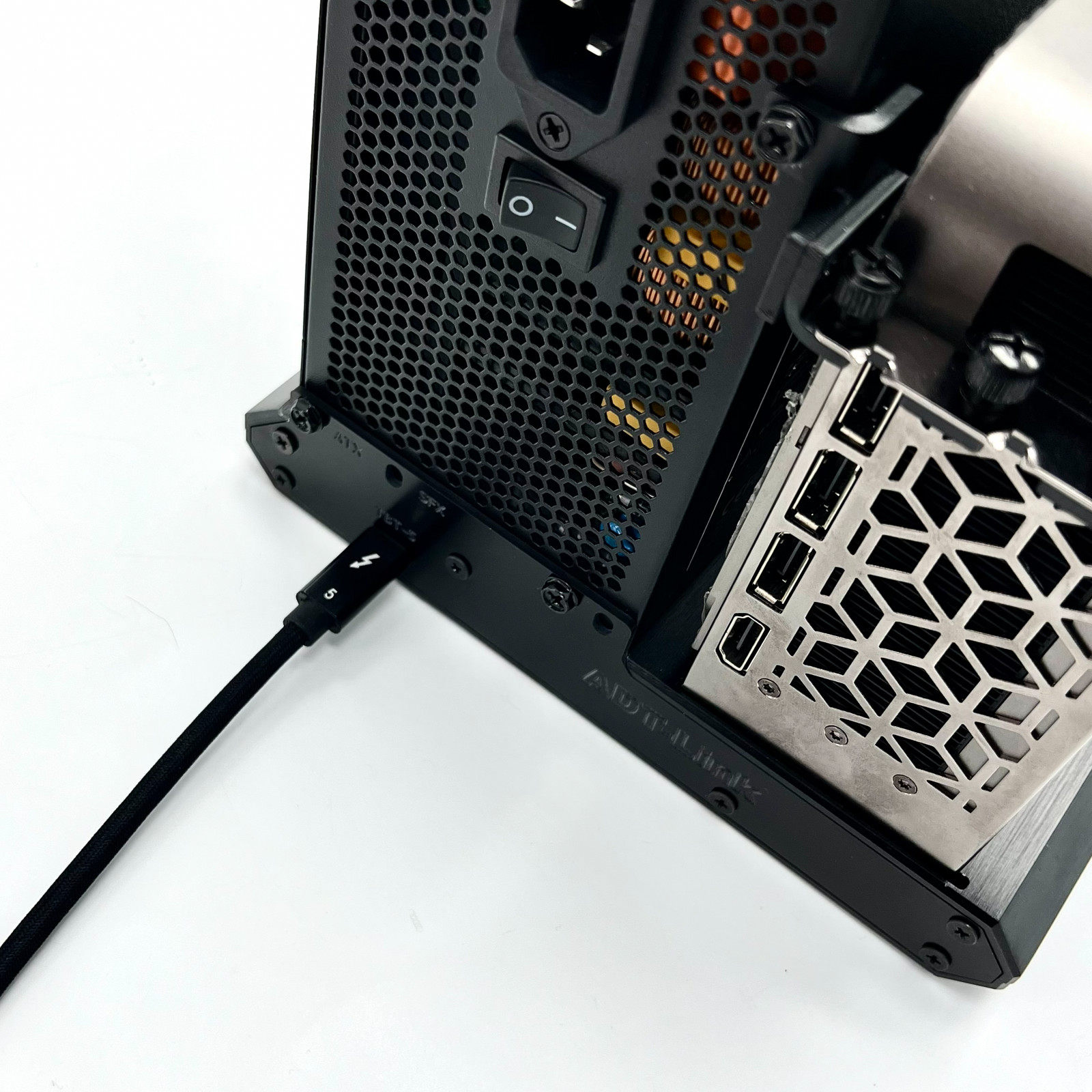 ADT 썬더볼트-5 PCIe 4.0 x4 80Gbps  - Thunderbolt 4 External Gpu Enclosure 리뷰 및 가격